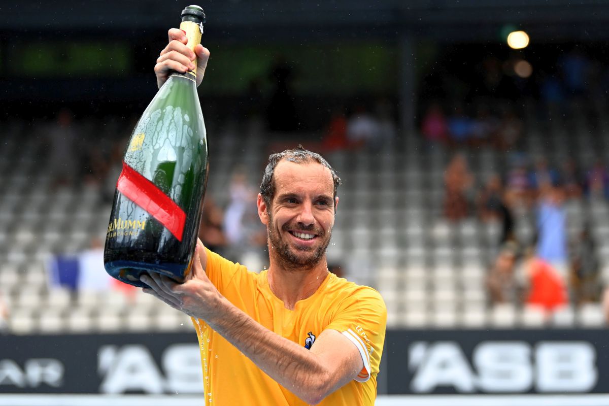 Nemuritorul » La 36 de ani, a câștigat al 16-lea trofeu din carieră. A urmat cea mai originală festivitate de premiere, imaginile sunt virale