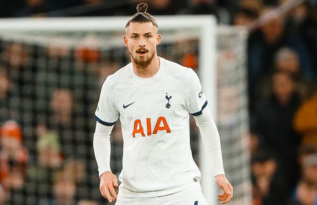 Radu Drăgușin a debutat oficial pentru Tottenham pe Old Trafford, la 2-2 cu Manchester United » Cum s-a descurcat românul