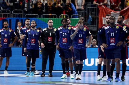 Ziua de duminică a oferit două rezultate surprinzătoare la Campionatul European de handbal masculin. Favorita Franța a remizat în fața Elveției, scor 26-26, iar Croația s-a încurcat cu Austria, 28-28.