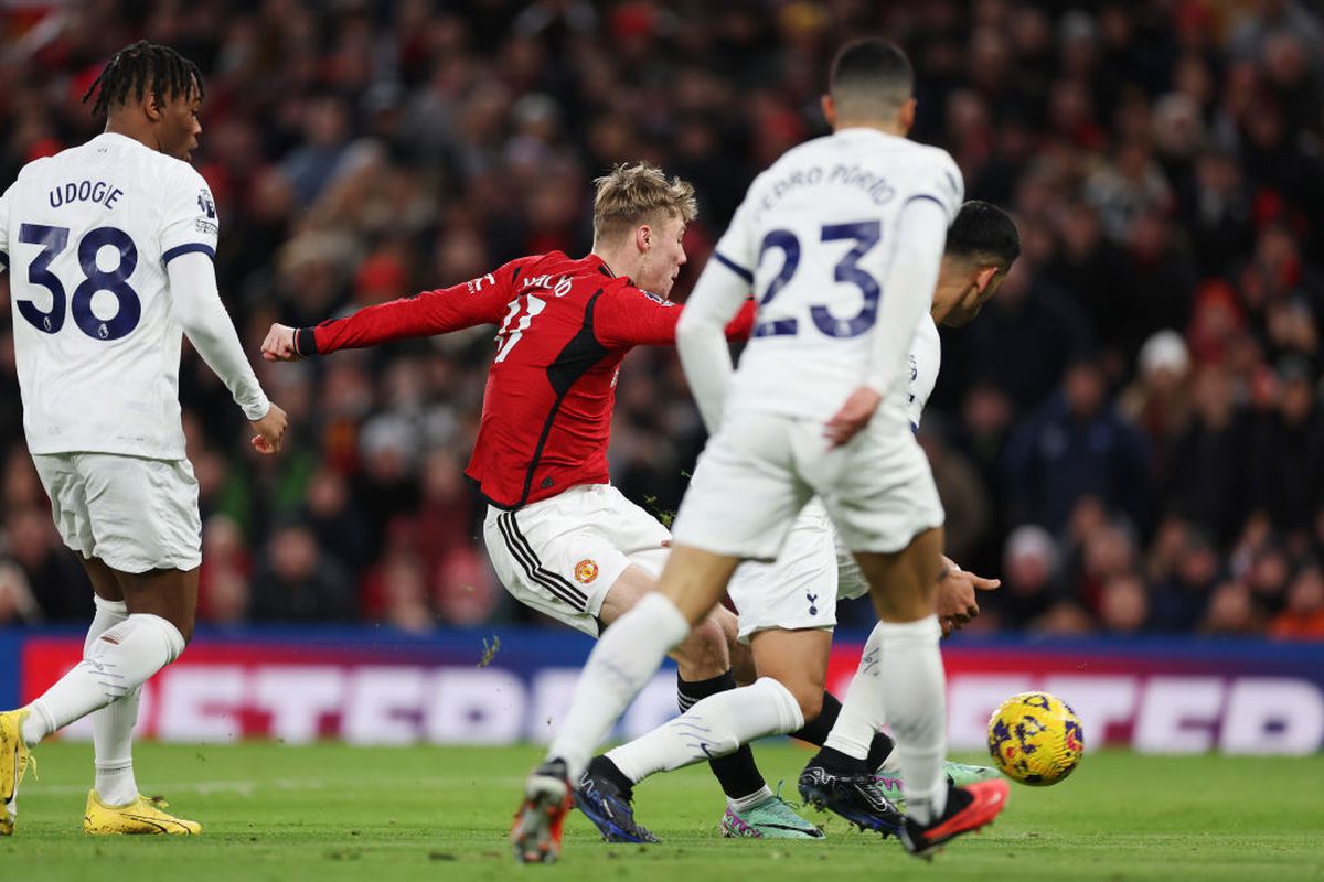 Cele mai spectaculoase imagini din Manchester United - Tottenham, primul meci al lui Radu Drăgușin în Anglia