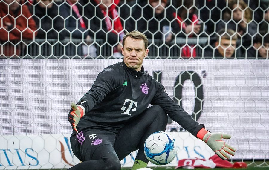 Manuel Neuer și-a uns mănușile cu cremă de mâini / Foto: Imago Germania are o dilemă nemaivăzută: Manuel Neuer sau Marc Andre ter Stegen? Ce scrie Der Spiegel