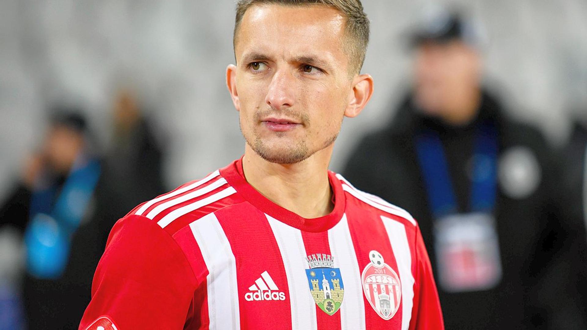 Marius Ștefănescu în tricoul Sepsi OSK pe teren, în contextul transferului blocat din cauza ofertei financiare rivale | sursa foto: Gazeta Sporturilor