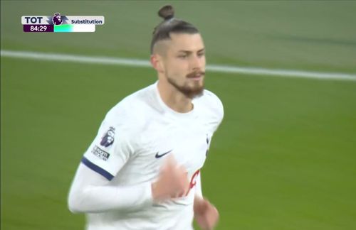 Radu Drăgușin (21 de ani) a fost introdus în minutul 85 al remizei scoase de Tottenham pe terenul lui Manchester United, scor 2-2, în runda cu numărul 21 din Premier League.