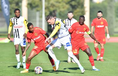 Decizie neașteptată » Cine a fost primul căpitan la FCSB în 2024 + Banderola s-a plimbat de trei ori în prima repriză