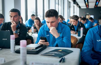 Cadoul primit de arbitri de la CCA » Uluitor ce le-a pus Vassaras pe masă!