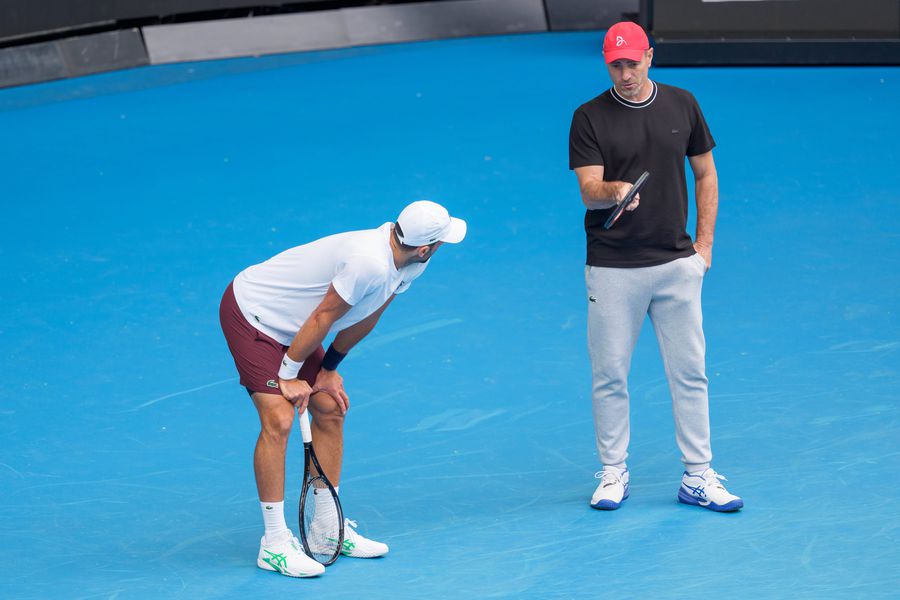 Semnal de alarmă înainte de Australian Open » Novak Djokovic a părăsit terenul accidentat