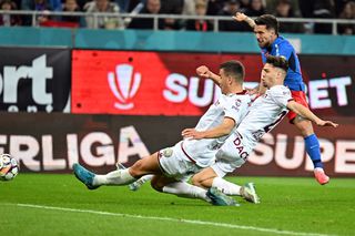 Start la oficializări: Rapid și Petrolul au anunțat prima mutare a zilei!