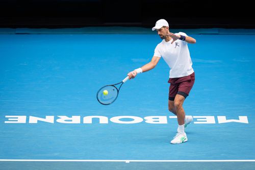Semnal de alarmă înainte de Australian Open » Novak Djokovic a părăsit terenul accidentat