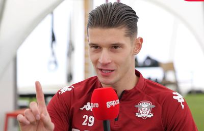 Rapidistul Alex Dobre a răspuns la 11 întrebări-fulger: ce cântec ar vrea să audă pe Giulești