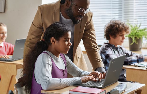 Lenovo transformă educația și inspiră viitorul prin noile Chromebook-uri pentru educație