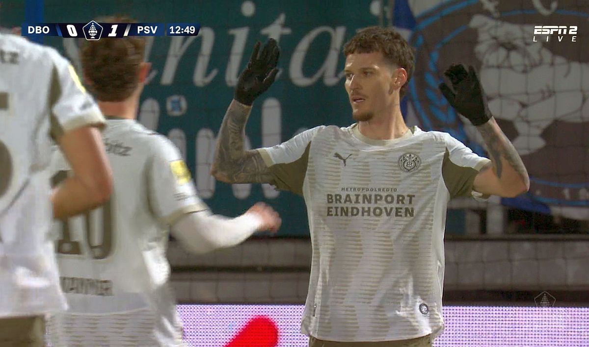 Antrenorul lui Dennis Man de la PSV, furios în ciuda calificării: „Nu ai ce căuta la un club de top atunci!”