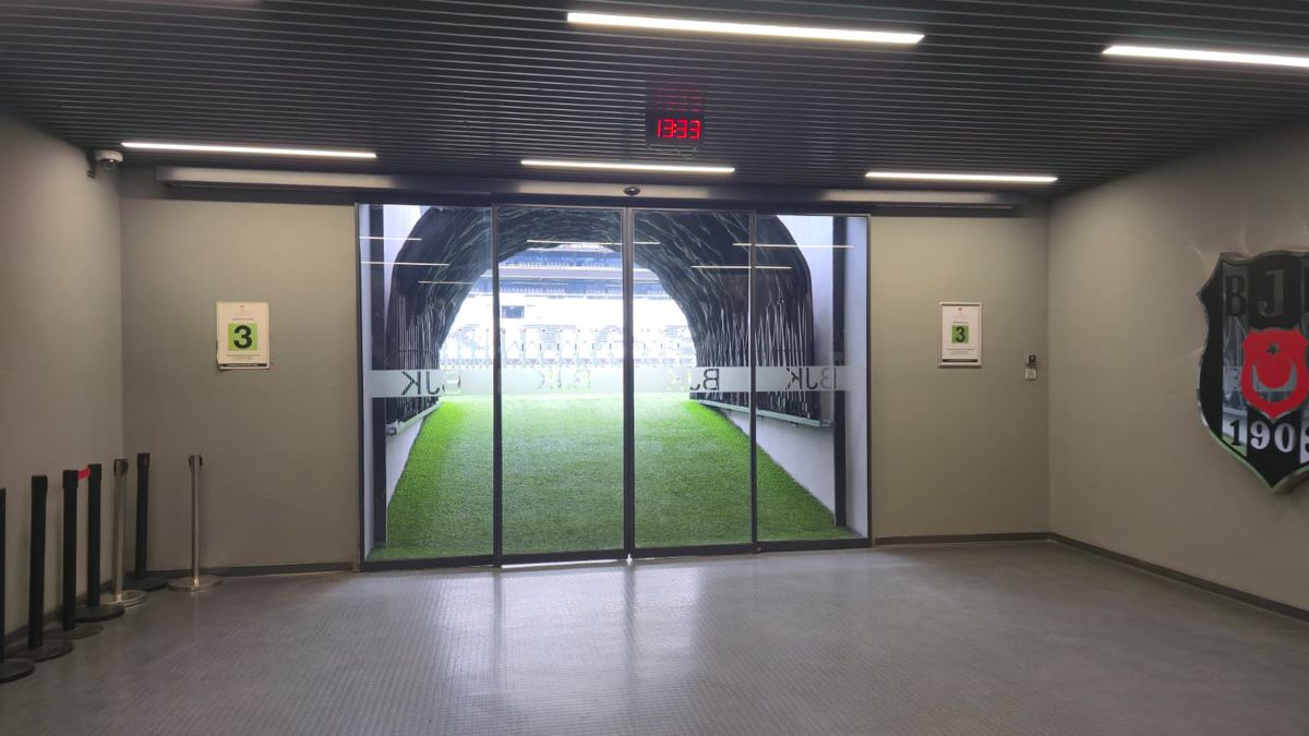 Am pătruns în Fortăreața Beșiktaș! Erdogan i-a modificat numele, iar un detaliu ULUITOR îi așteaptă pe Ianis Hagi și Andrei Rațiu: „Voi simțiți scara asta?!”