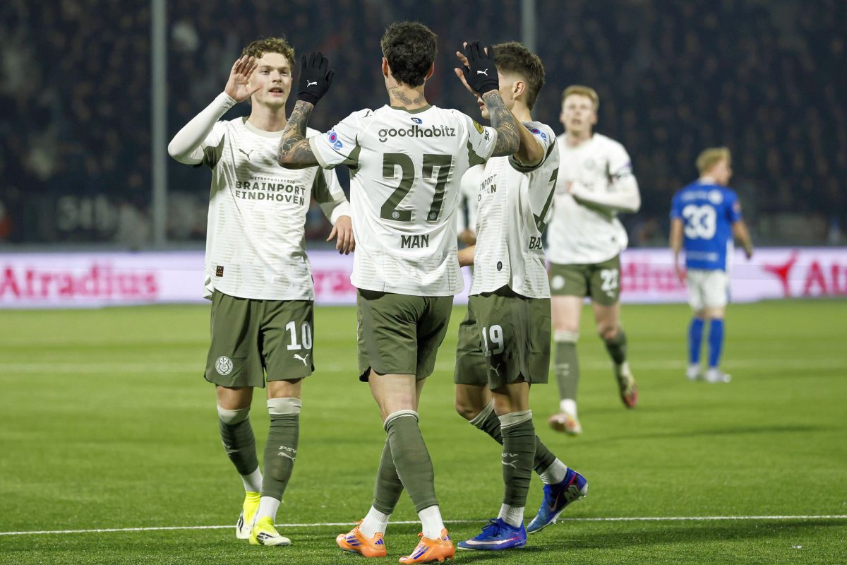 Dennis Man, 2 din 2 în 2026! PSV s-a calificat în „sferturile” Cupei, românul schimbat după nici 30 de minute