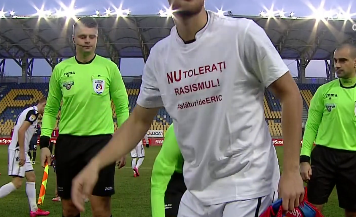 CHINDIA - FC VOLUNTARI // GALERIE FOTO Ilfovenii, alături de Eric după scandările galeriei dinamoviste: „Nu tolerați rasismul!”