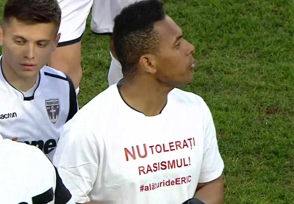 CHINDIA - FC VOLUNTARI // GALERIE FOTO Ilfovenii, alături de Eric după scandările galeriei dinamoviste: „Nu tolerați rasismul!”