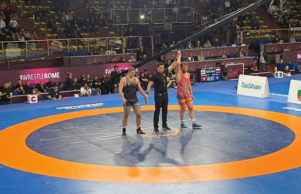 Albert Saritov s-a calificat în finala Europenelor de lupte la 97 kg!
