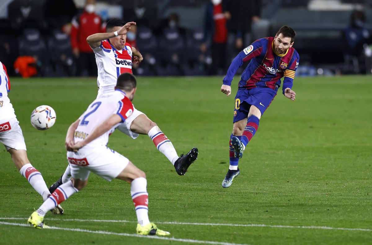 Barcelona - Alaves 5-1. Lionel Messi, o nouă performanță istorică în tricoul Barcelonei » Argentinianul a egalat recordul lui Xavi