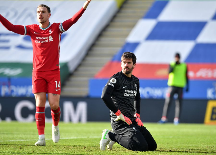 Alisson e în genunchi, Liverpool leagă trei eșecuri în Premier întâia oară cu Klopp FOTO Imago Alisson e în genunchi, Liverpool leagă trei eșecuri în Premier întâia oară cu Klopp FOTO Imago