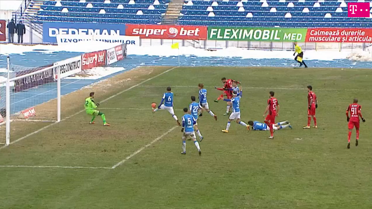 FOTO Andrei Cristea a făcut criză de nervi şi a fost eliminat la debutul ca antrenor în Liga 1