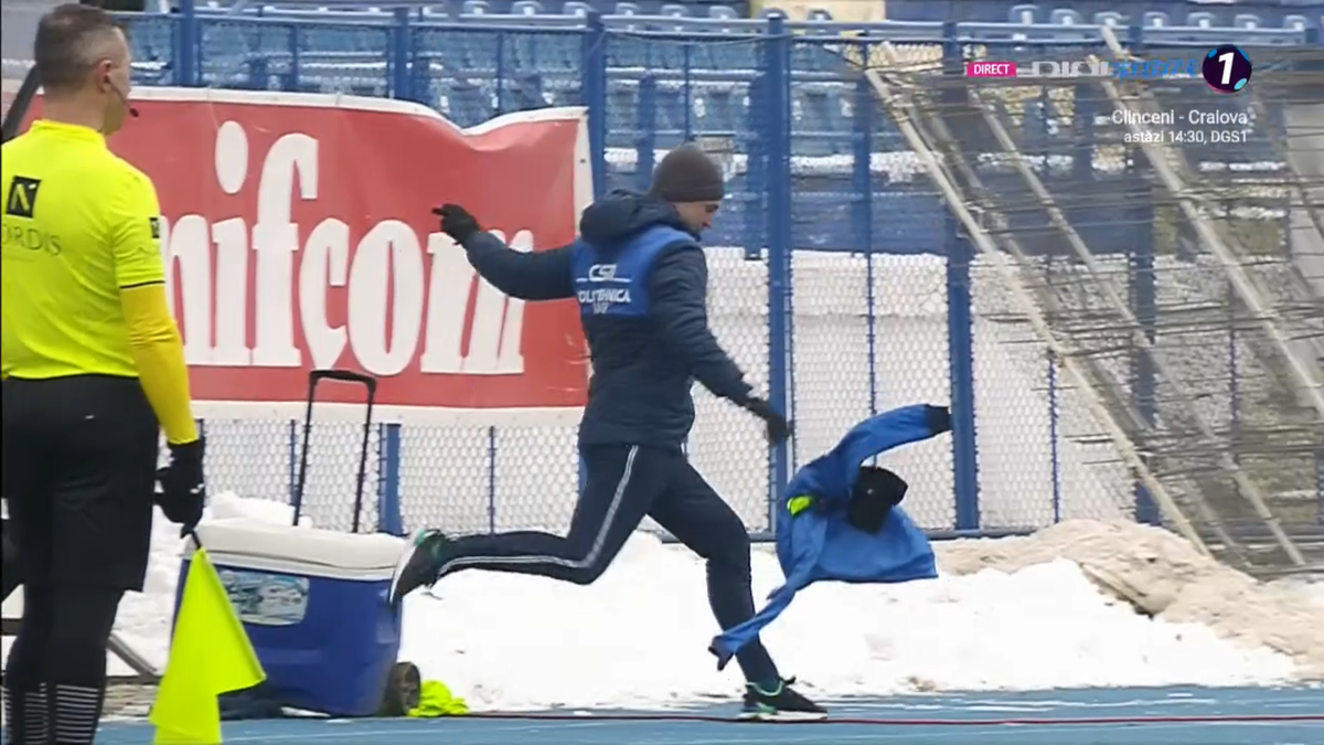 FOTO Andrei Cristea a făcut criză de nervi şi a fost eliminat la debutul ca antrenor în Liga 1