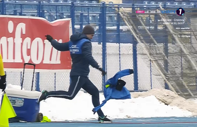 FOTO Andrei Cristea a făcut criză de nervi şi a fost eliminat la debutul ca antrenor în Liga 1