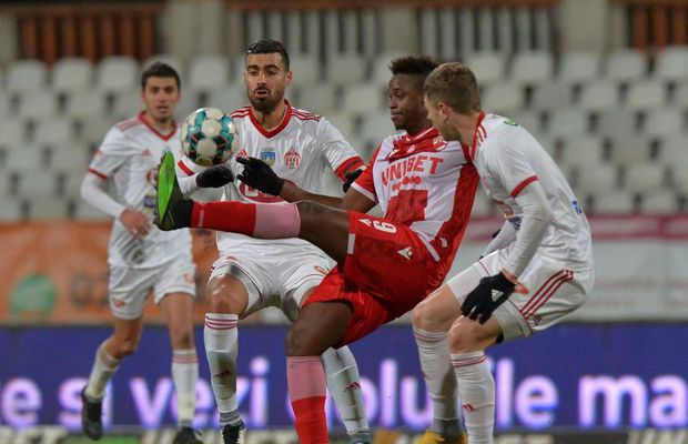 EXCLUSIV Reacție vehementă în direct: „Cine a adus gloabele astea la Dinamo? E pe dinafară, săracul!”