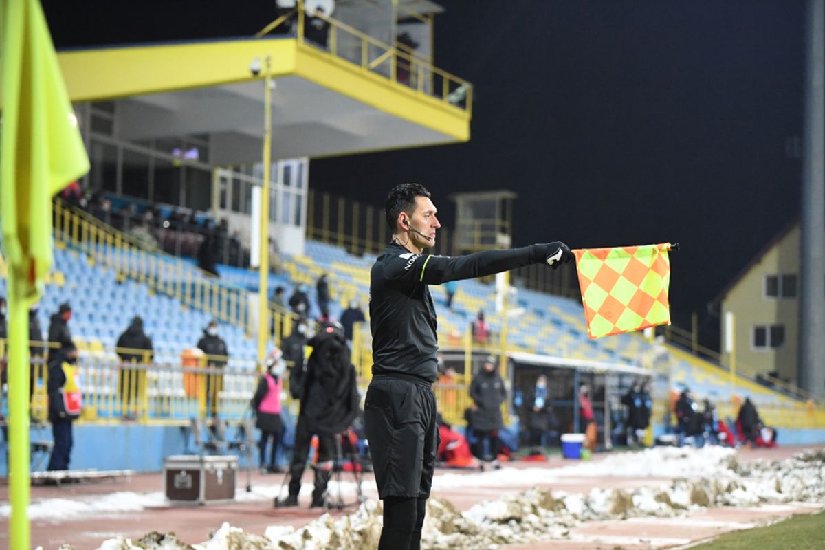 FOTO 3 faze controversate în Hermannstadt - FCSB » MM a postat în timpul meciului + analiza lui Crăciunescu