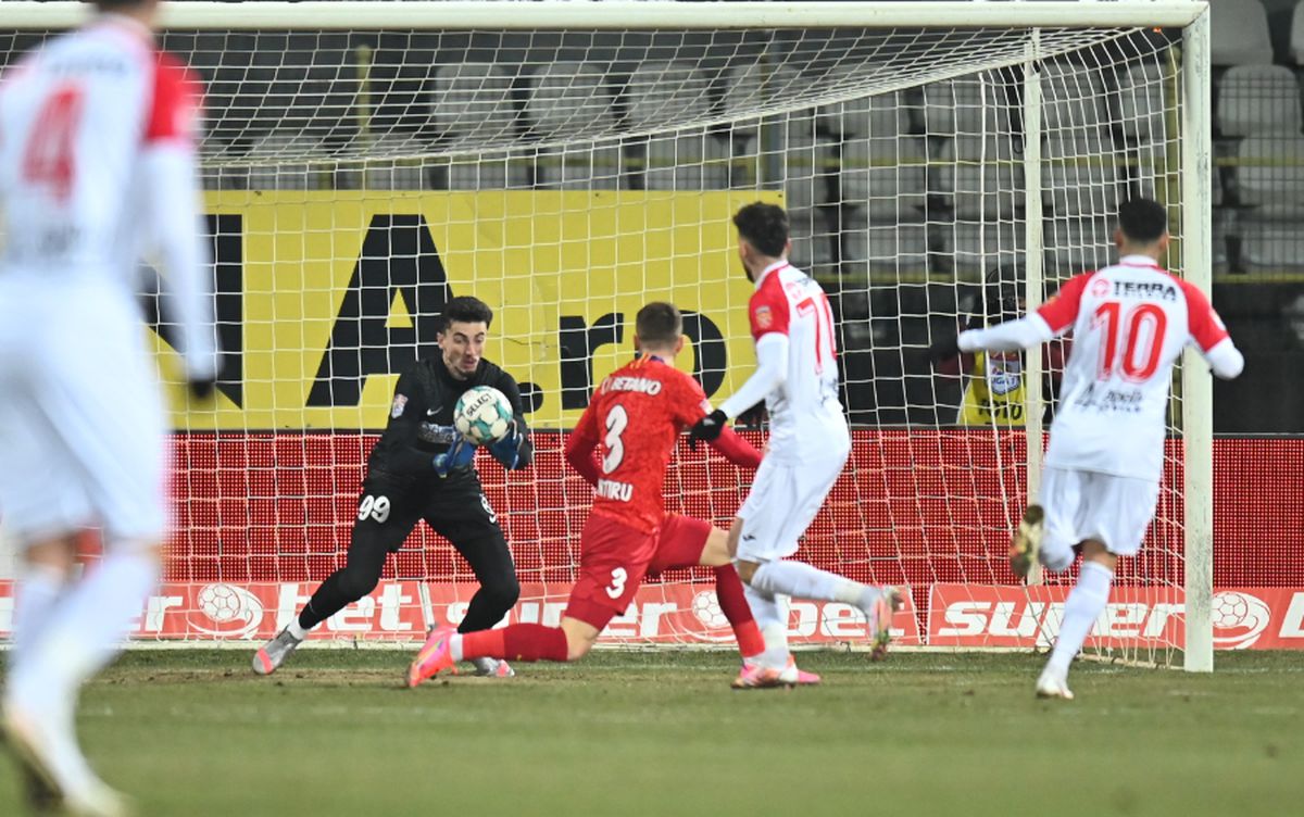 Dosar penal pentru Florinel Coman! Fără permis, vedeta lui FCSB a gonit pe autostradă cu 165 km/h » Reacția lui Gigi Becali