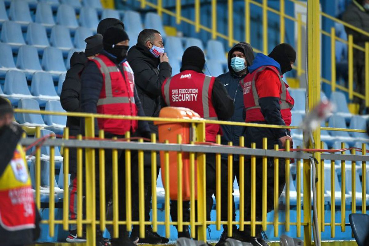 FOTO Conflict aprins în tribune cu Mihai Stoica și Thomas Neubert » Stewarzii au intervenit și l-au bruscat pe neamț