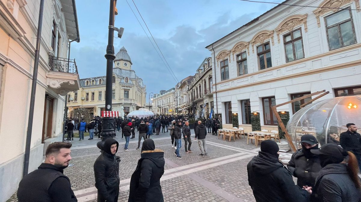 CS Universitatea Craiova - FCU Craiova, fani