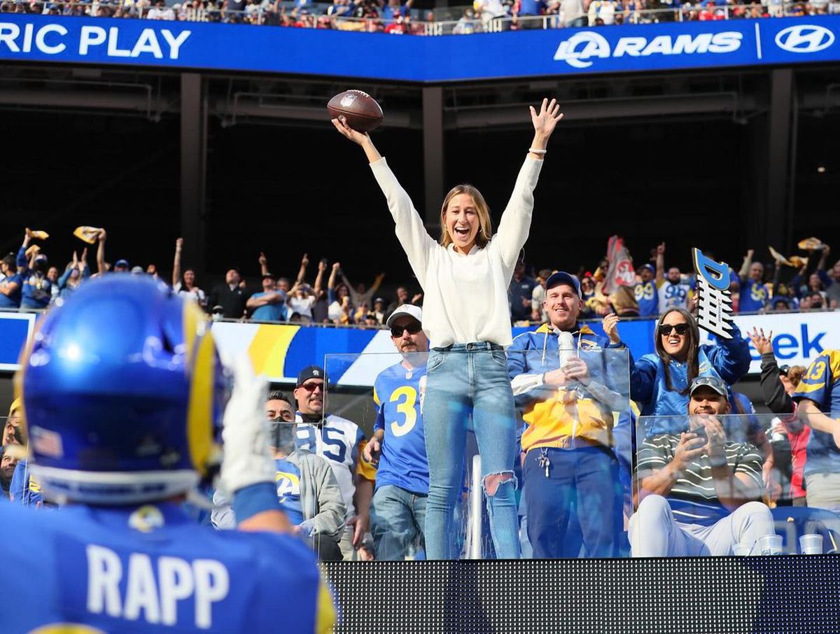 Moment spectaculos după ce a triumfat în SuperBowl » De Valentine's Day și-a cerut iubita de soție pe teren