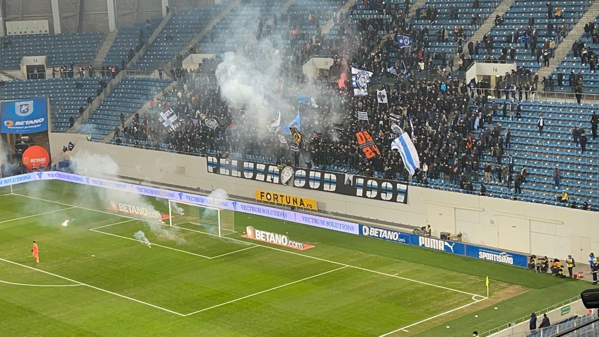 A venit nota de plată după derby-ul Craiovei » Amenzi mari dictate de Jandarmerie după ce ultrașii celor două echipe au oprit meciul de două ori
