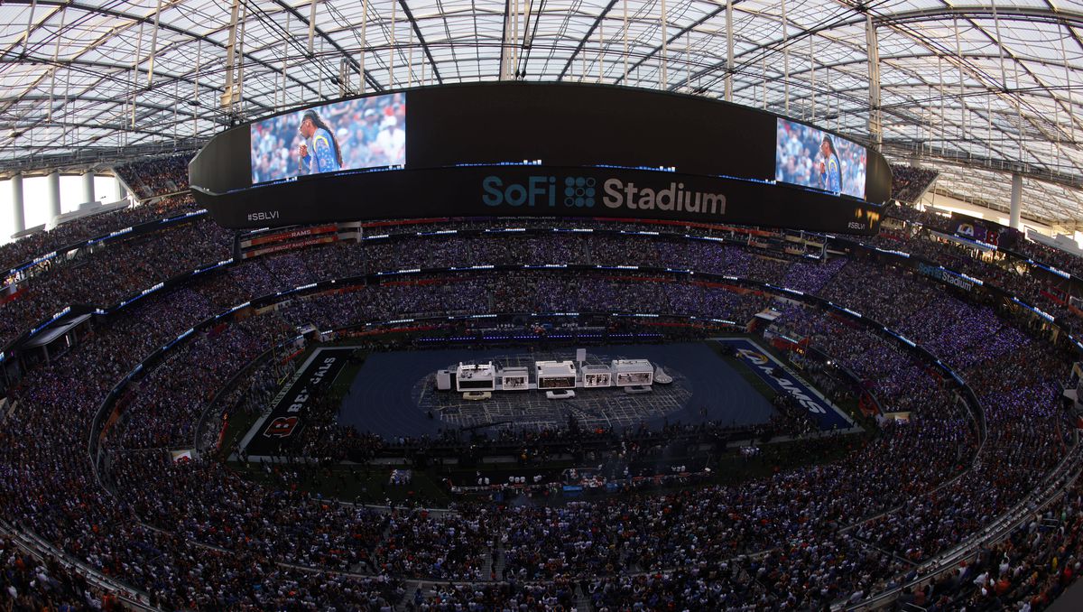 Spectacol în SuperBowl LVI » Los Angeles Rams a reușit să întoarcă scorul și să câștige pentru a doua oară trofeul