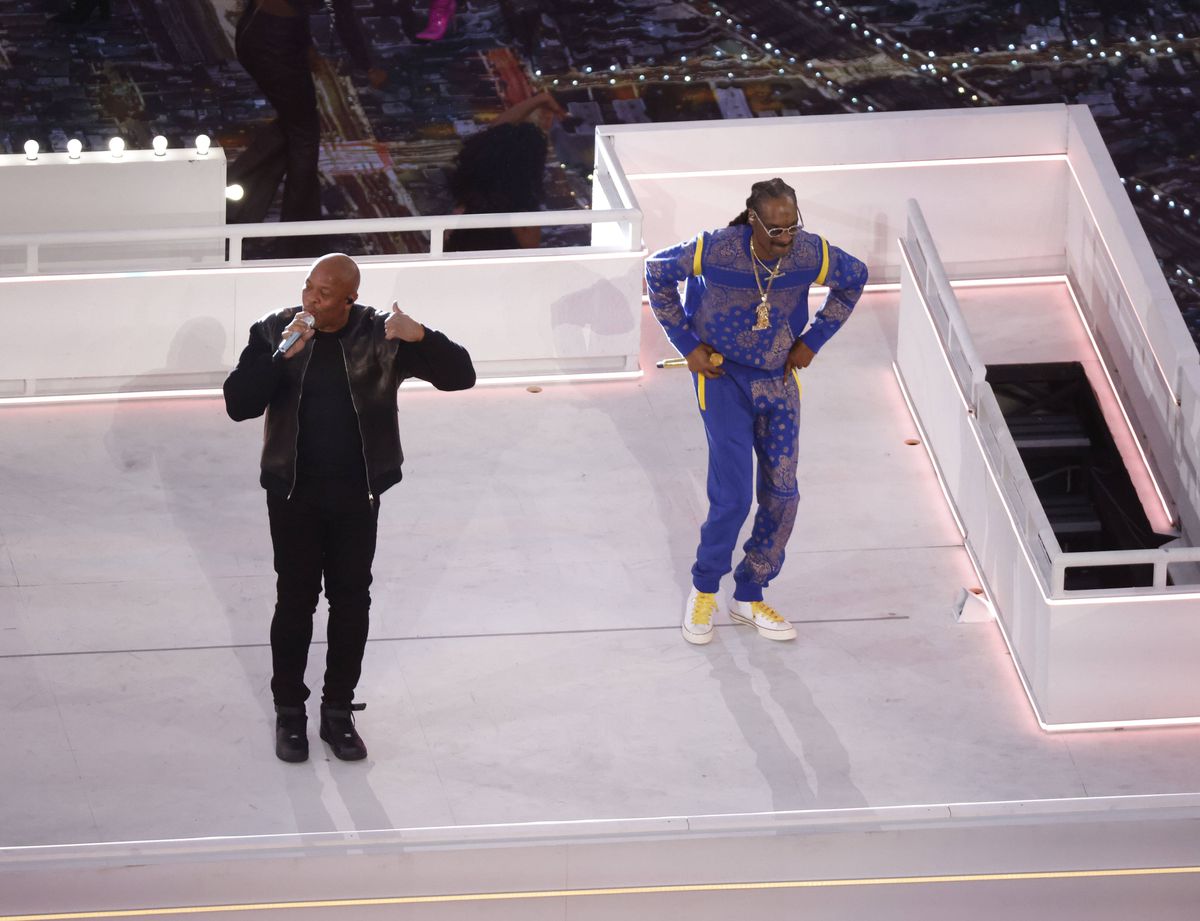 Spectacol în SuperBowl LVI » Los Angeles Rams a reușit să întoarcă scorul și să câștige pentru a doua oară trofeul