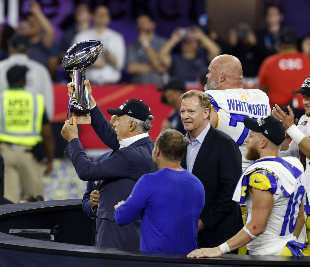 Spectacol în SuperBowl LVI » Los Angeles Rams a reușit să întoarcă scorul și să câștige pentru a doua oară trofeul