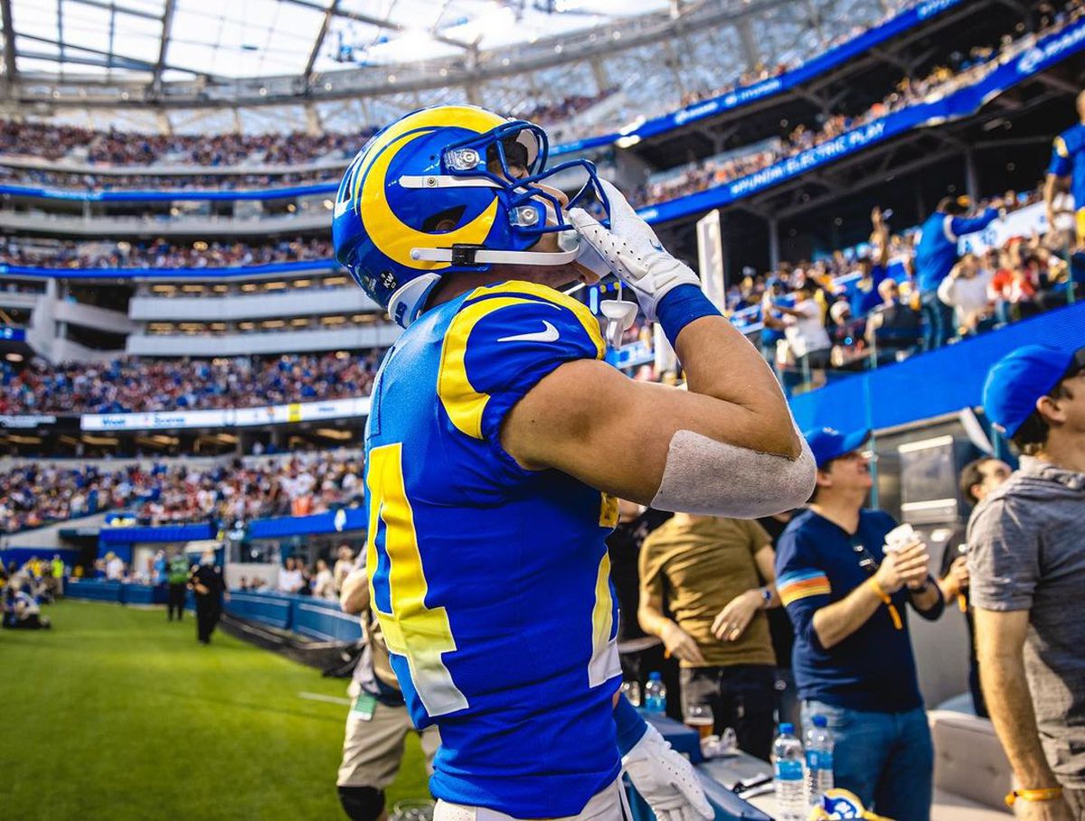 Moment spectaculos după ce a triumfat în SuperBowl » De Valentine's Day și-a cerut iubita de soție pe teren