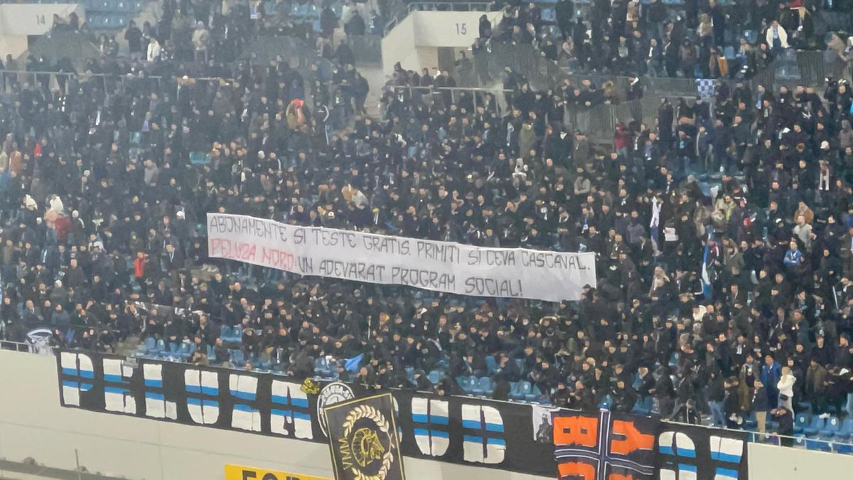 Mesaje ironice ale fanilor în CS Universitatea Craiova - FCU Craiova