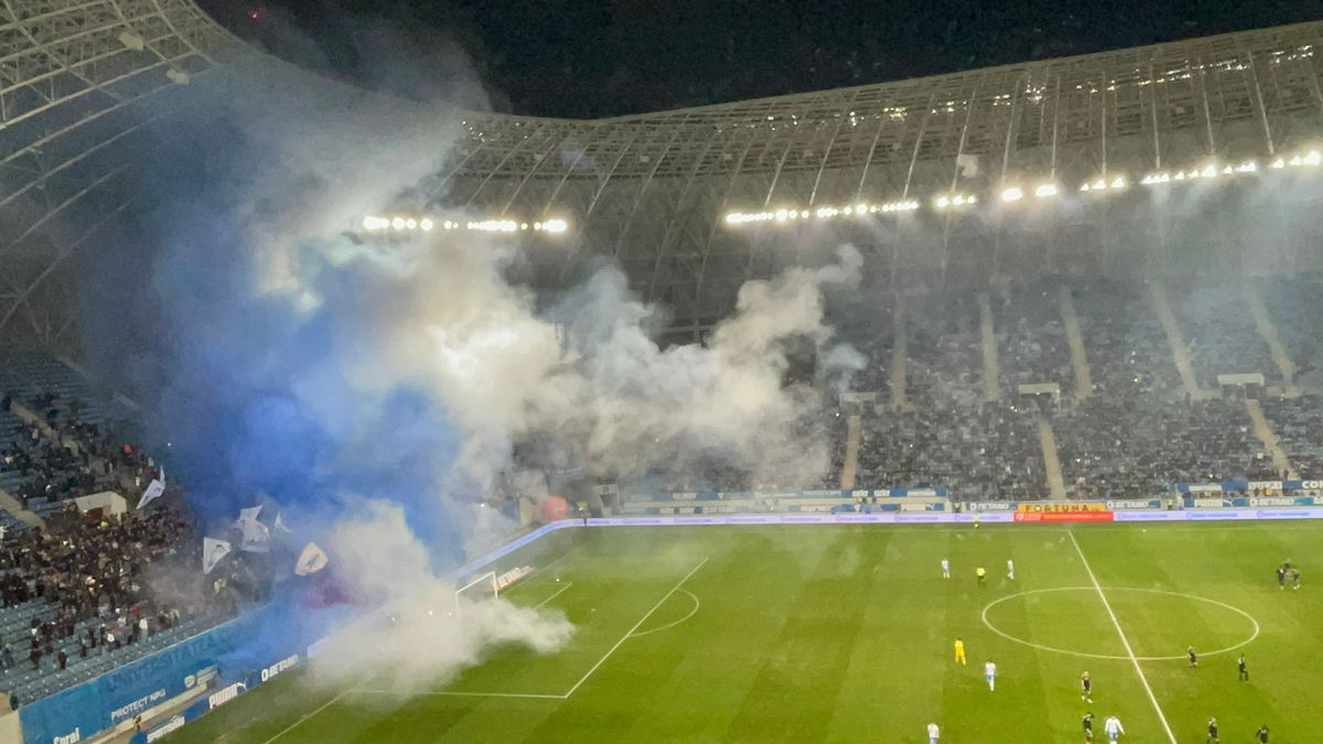 A venit nota de plată după derby-ul Craiovei » Amenzi mari dictate de Jandarmerie după ce ultrașii celor două echipe au oprit meciul de două ori
