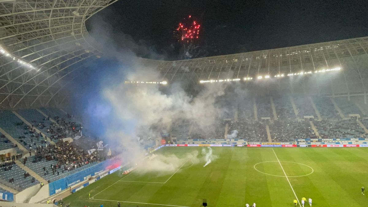 A venit nota de plată după derby-ul Craiovei » Amenzi mari dictate de Jandarmerie după ce ultrașii celor două echipe au oprit meciul de două ori
