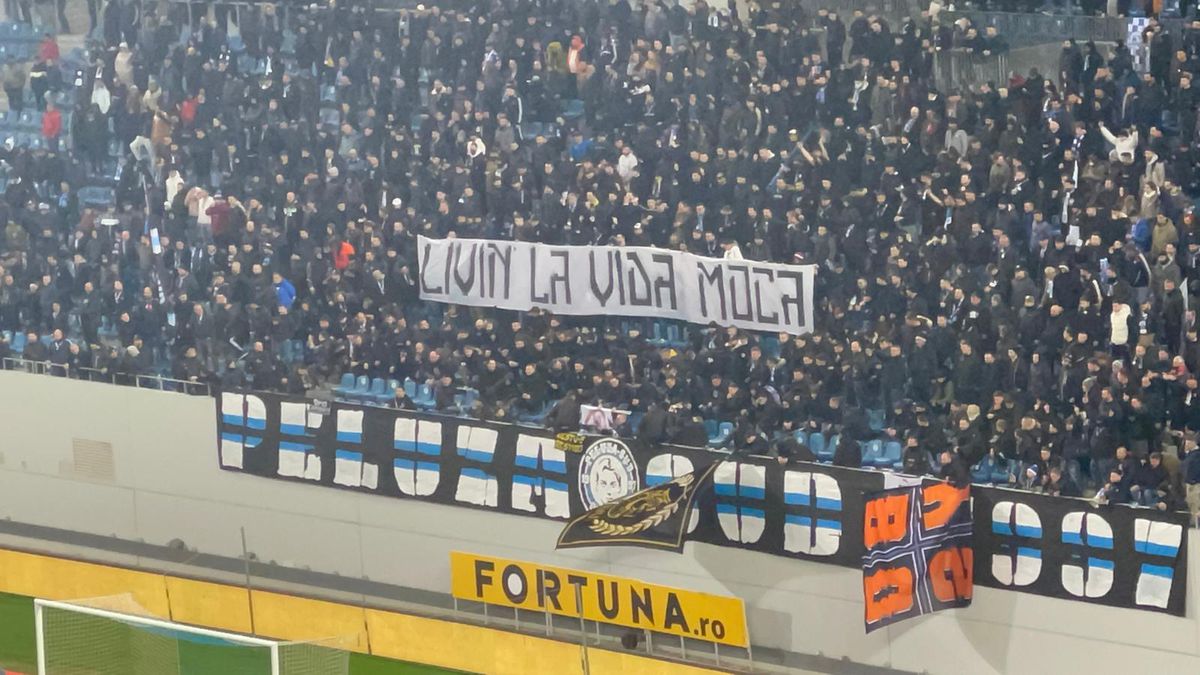 Mesaje ironice ale fanilor în CS Universitatea Craiova - FCU Craiova