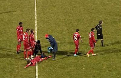 Putea să-i rupă piciorul! Intrare violentă în Liga 1 » Arbitrul și-a schimbat decizia