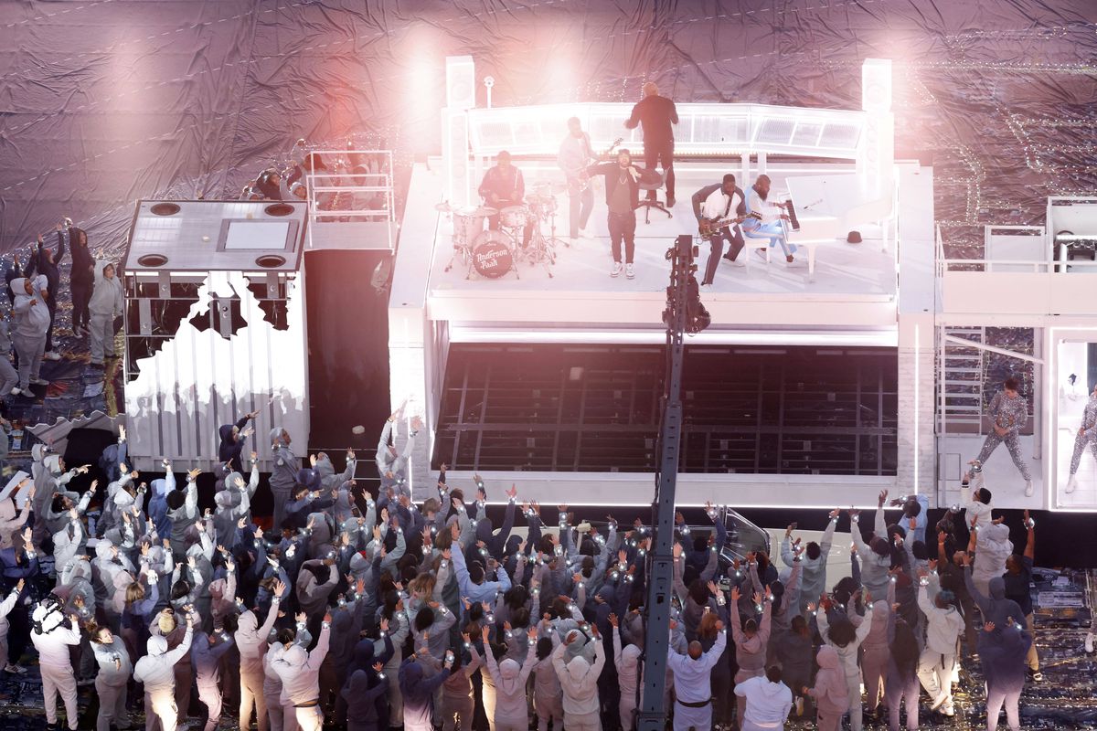 Spectacol în SuperBowl LVI » Los Angeles Rams a reușit să întoarcă scorul și să câștige pentru a doua oară trofeul