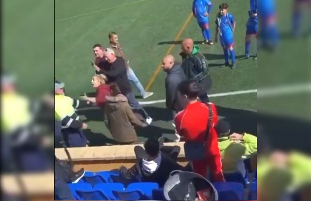 Scandal la un meci de juniori! Părinții s-au înjurat în tribune: „Nu ați reușit să câștigați furând”, „Ești un r***t și un fiu de c****”» De la ce a pornit totul