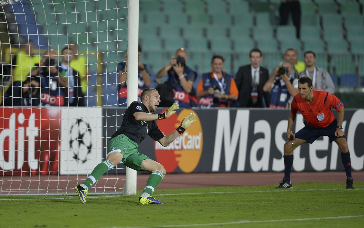 „Bă, ăștia sunt morți, trebuie să îi batem!” » Două momente cruciale din istoria FCSB, povestite în direct: „«Era să fac pe mine la penalty-uri»”