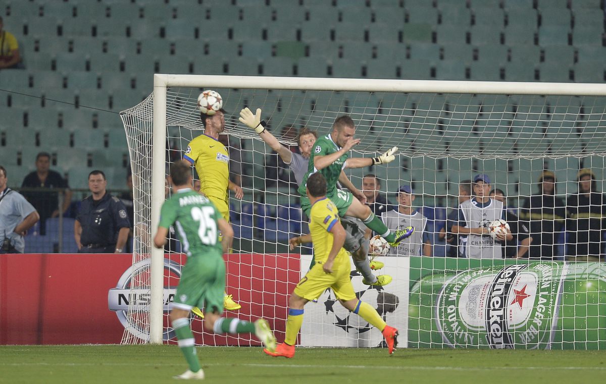 „Bă, ăștia sunt morți, trebuie să îi batem!” » Două momente cruciale din istoria FCSB, povestite în direct: „«Era să fac pe mine la penalty-uri»”