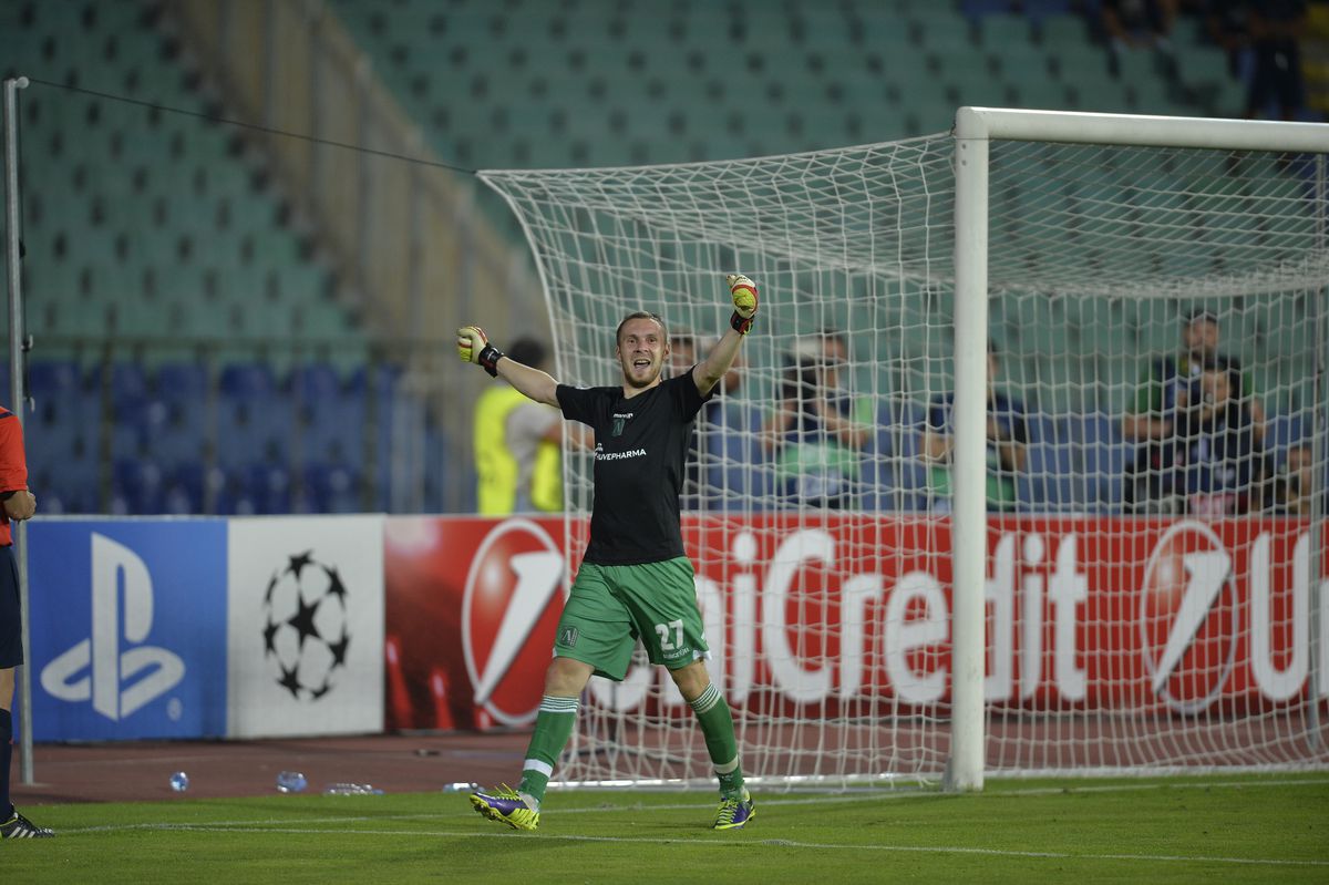 „Bă, ăștia sunt morți, trebuie să îi batem!” » Două momente cruciale din istoria FCSB, povestite în direct: „«Era să fac pe mine la penalty-uri»”