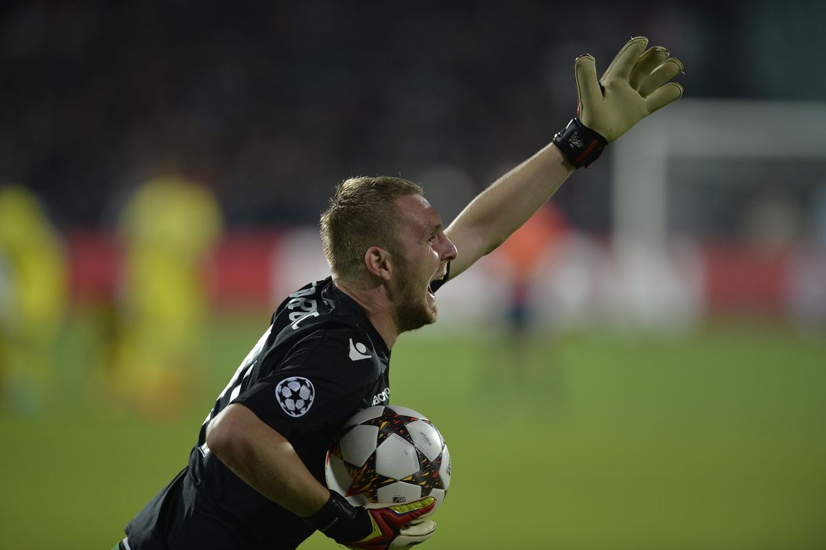 „Bă, ăștia sunt morți, trebuie să îi batem!” » Două momente cruciale din istoria FCSB, povestite în direct: „«Era să fac pe mine la penalty-uri»”