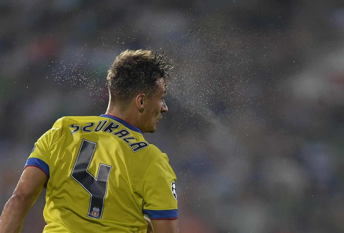 „Bă, ăștia sunt morți, trebuie să îi batem!” » Două momente cruciale din istoria FCSB, povestite în direct: „«Era să fac pe mine la penalty-uri»”