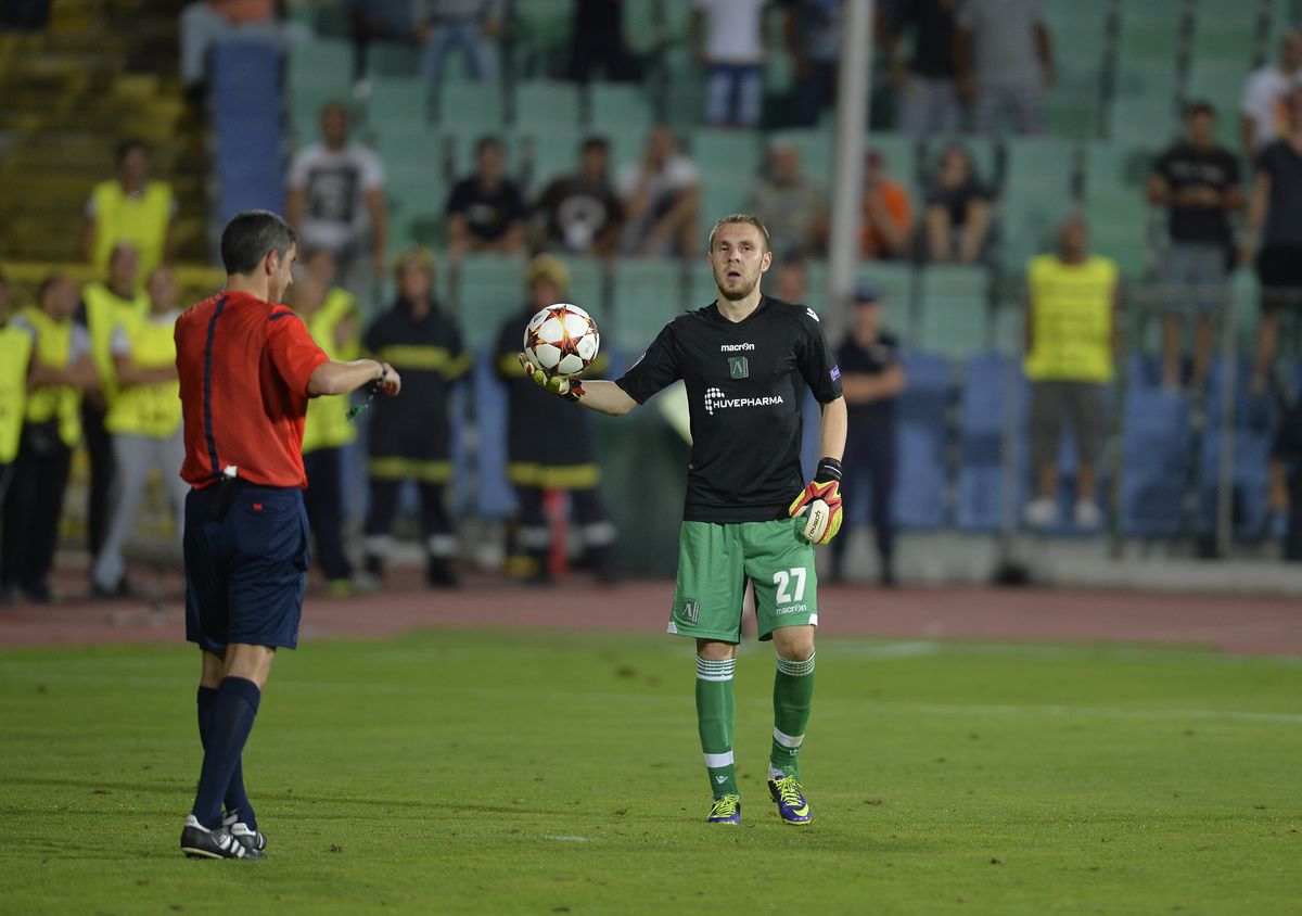 „Bă, ăștia sunt morți, trebuie să îi batem!” » Două momente cruciale din istoria FCSB, povestite în direct: „«Era să fac pe mine la penalty-uri»”