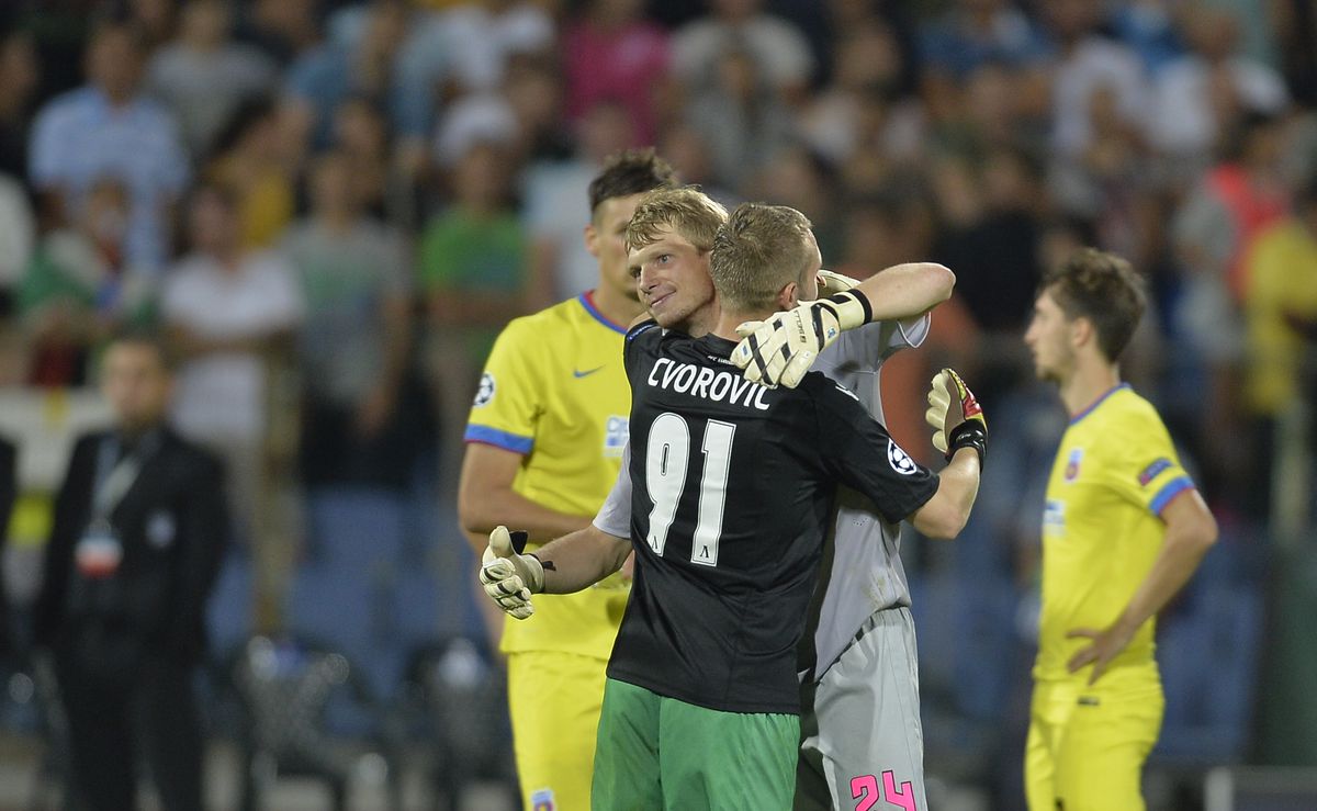 „Bă, ăștia sunt morți, trebuie să îi batem!” » Două momente cruciale din istoria FCSB, povestite în direct: „«Era să fac pe mine la penalty-uri»”